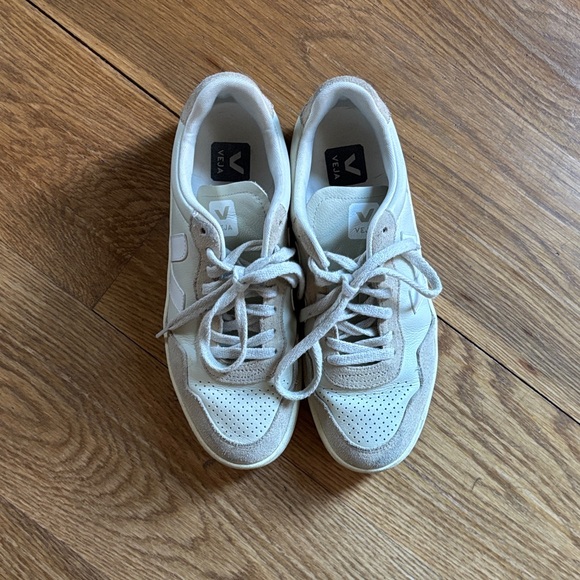 Veja V-90 sneakers - Picture 2 of 8